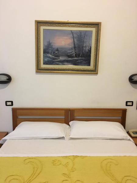 A la foto es mostra l'objecte Hotel Dora situat a la ciutat de Torí.