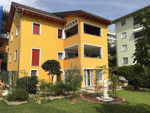 A la foto es mostra l'objecte Casa Fiorella situat a la ciutat de Locarno.