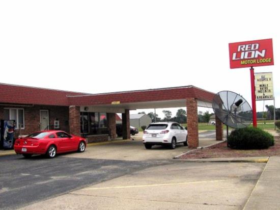 A la foto es mostra l'objecte Red Lion Motor Lodge situat a la ciutat de Chandlerville.