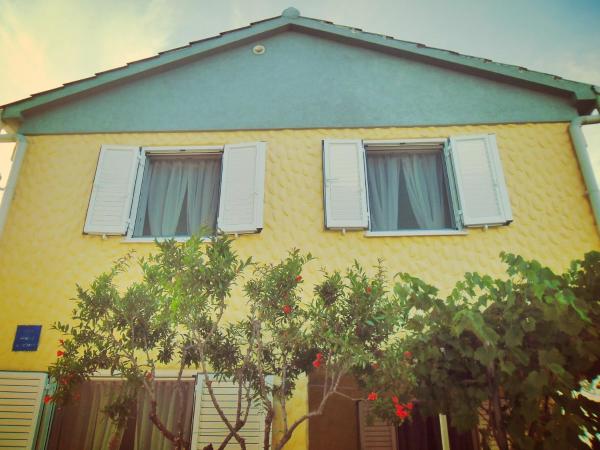 Nella foto è visibile l'oggetto Apartmani Mersol Nin situato nella città di Nin (Nona).