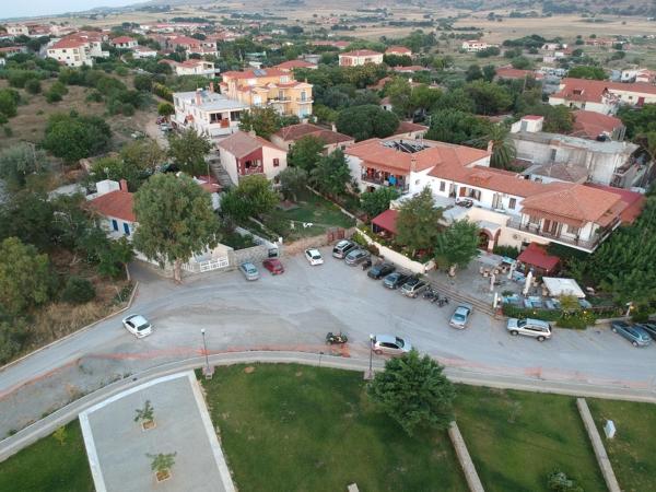 A la foto es mostra l'objecte To Kyma situat a la ciutat de Moudhros.