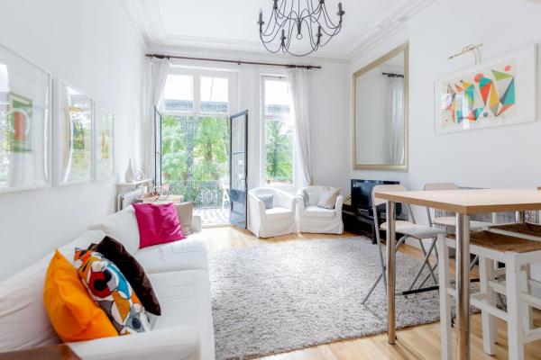 Earls Court Apartments by BaseToGo, London