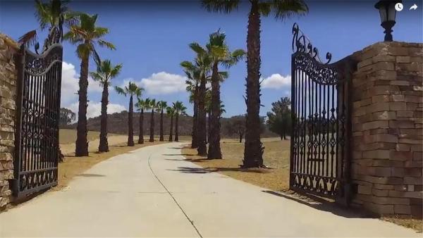 Mansion On The Hill Let 4 Rooms, 5th Cost Extra - Temecula, CA