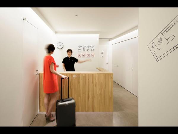 A la foto es mostra l'objecte 9h nine hours woman Kanda situat a la ciutat de Tòquio.