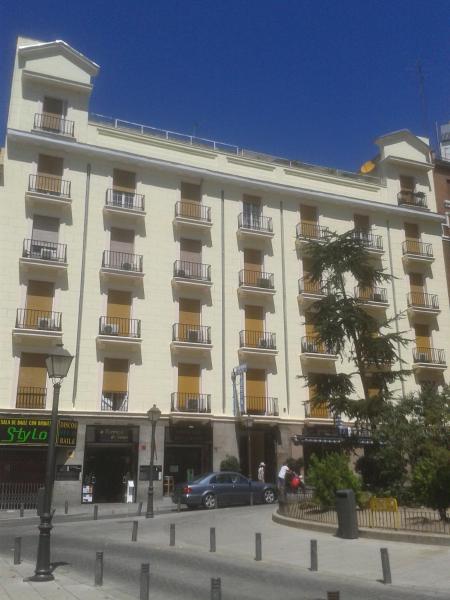 A la foto es mostra l'objecte Hostal Triana situat a la ciutat de Madrid.
