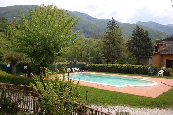 The photo shows the Affitta camere Il Ruscello located in the city of Scheggino.