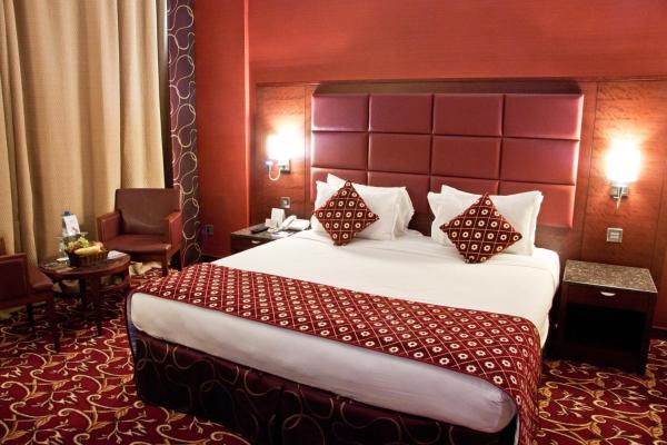 Na zdjęciu widoczny jest obiekt Ramee Rose Hotel położony w mieście Dubaj.