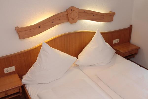 Foto 7: Adler Post