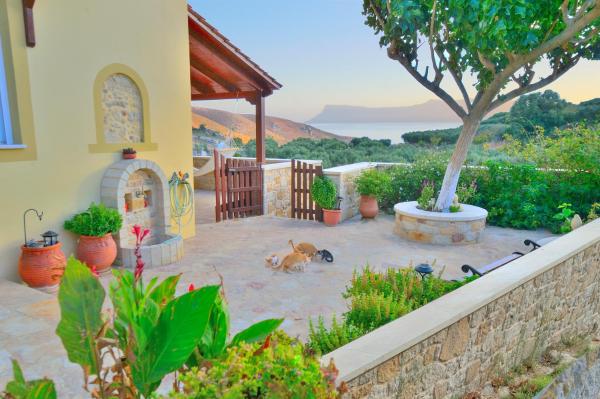 A la foto es mostra l'objecte Villa Athina situat a la ciutat de Karefilianá.