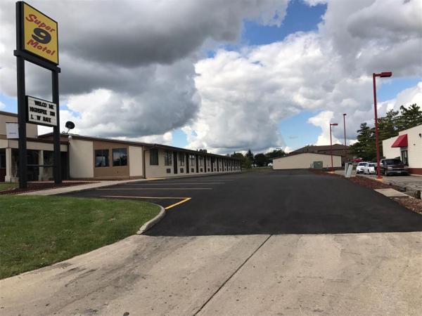 A la foto es mostra l'objecte Super 9 Motel Troy situat a la ciutat de Troy.
