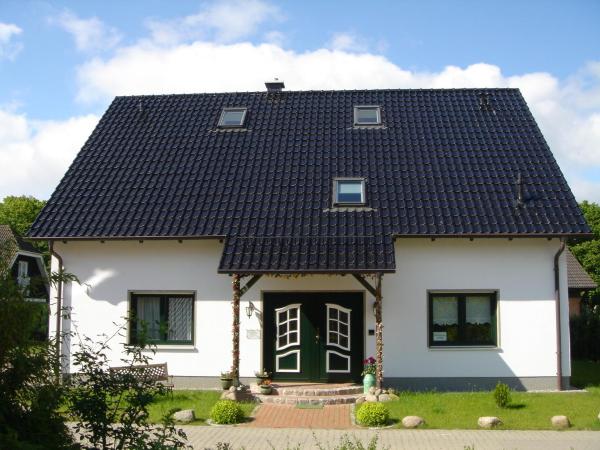 Na zdjęciu widoczny jest obiekt Haus OF położony w mieście Neu Süllitz.