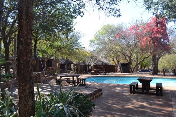 Na fotografii je vidět objekt ThabaNkwe Bushveld Inn nacházející se ve městě Kransberg.