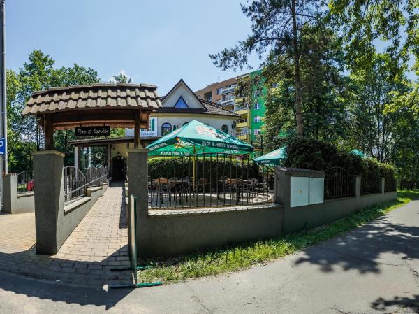 Na fotografii je vidět objekt Radegastova chalupa nacházející se ve městě Staříč.