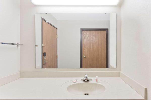 Foto 5: Super 8 by Wyndham Cloverdale IN