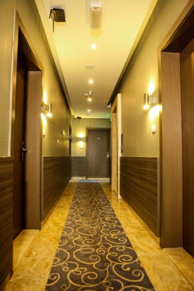 På billedet ses objektet Almond Hotel Apartments beliggende i byen Amman.