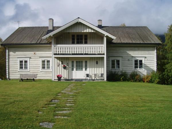 Na fotografii je vidět objekt Bakken Gårdshus nacházející se ve městě Sømådalen.