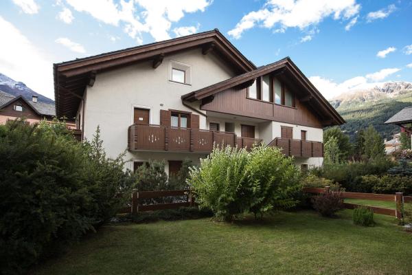 Na foto é possível ver o objeto Chalet Santa Barbara localizado na cidade de Bormio.
