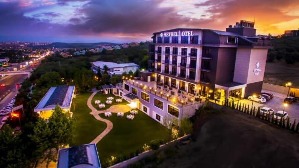 The photo shows the Heybeli Hotel located in the city of Mudanya.