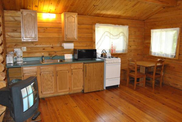 La photo montre l'objet Robin Hill Camping Resort One-Bedroom Cottage 8 situé dans la ville de Kutztown.