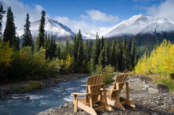 Na zdjęciu widoczny jest obiekt McKinley Creekside Cabins położony w mieście Cantwell.