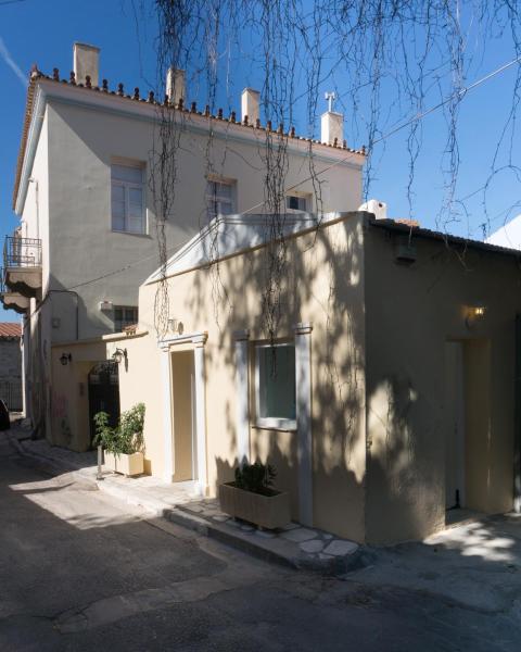 A la foto es mostra l'objecte The Little Prince in Plaka situat a la ciutat de Atenes.
