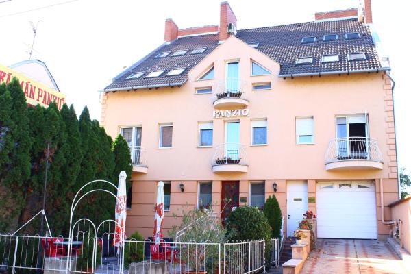 A la foto es mostra l'objecte Kálmán Panzió situat a la ciutat de Szeged.