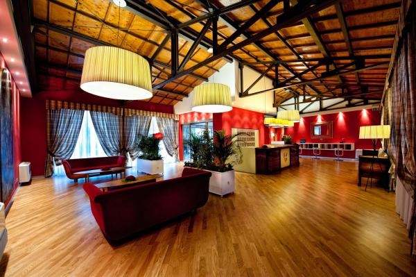 写真にはカルタジローネ市にあるHotel Villa Sturzoが写っています。