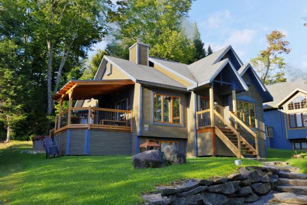 På bildet vises objektet Chalet- 21 Chemin des Skieurs som ligger i byen Stoneham.