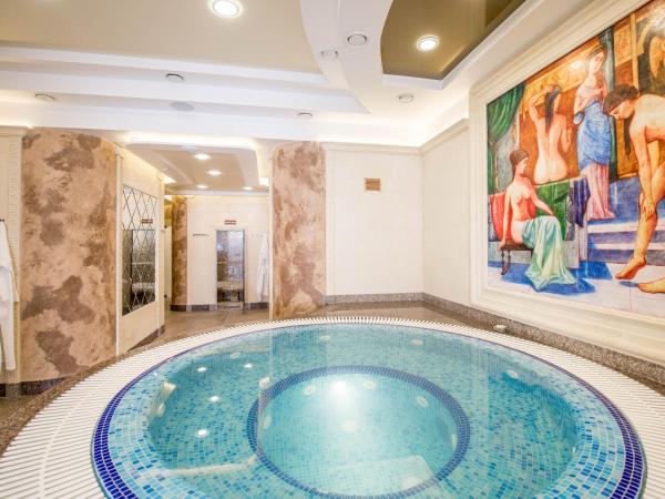 Na fotografii je vidět objekt Hotel&SPA Pysanka, Готель Писанка, 3 сауни та джакузі - індивідуальний відпочинок у СПА nacházející se ve městě Zboyska.