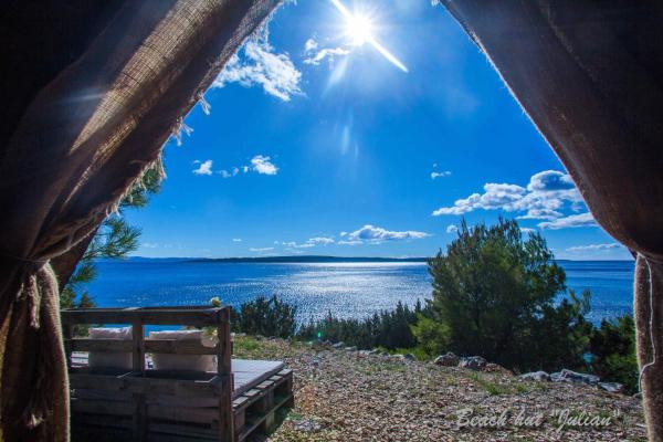 Na zdjęciu widoczny jest obiekt Cast Away - Eco Resort położony w mieście Zavala.