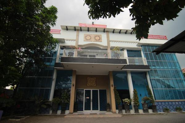 写真にはKruwul市にあるHotel Boegenviel Syariahが写っています。