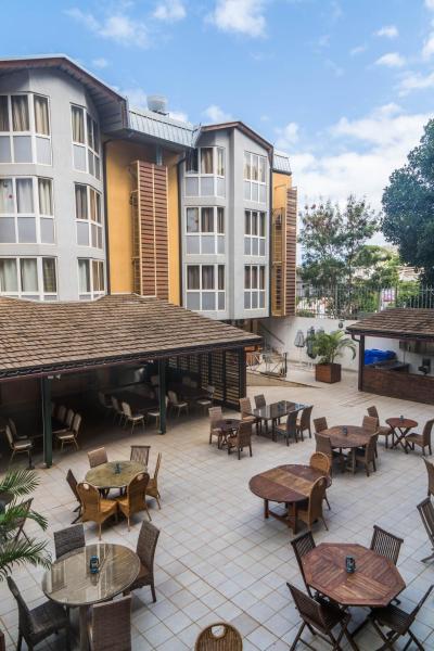 Na zdjęciu widoczny jest obiekt Hotel Maharajah położony w mieście Mamoudzou.