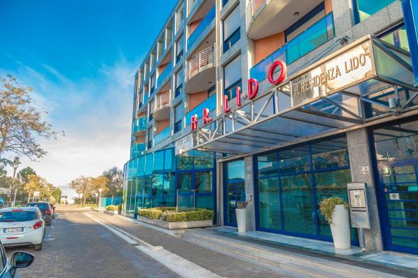 På billedet ses objektet Lido Hotel Residence beliggende i byen Cesenatico.