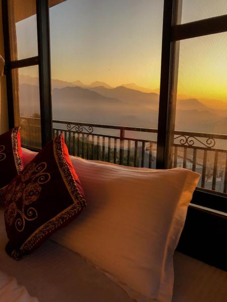 Superview Lodge - Family-Run, Himalayan Sunrise, Pokhara