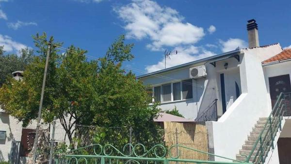 Na zdjęciu widoczny jest obiekt Apartment Nikolina położony w mieście Vinišće.