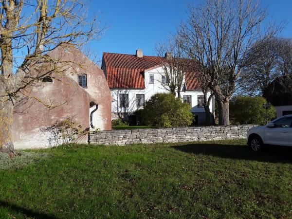 Na fotografii je vidět objekt Nickarve Gård Hejdeby nacházející se ve městě Visby.