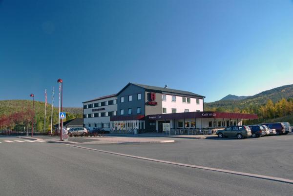 Na zdjęciu widoczny jest obiekt Hamarøy Hotel położony w mieście Presteid.