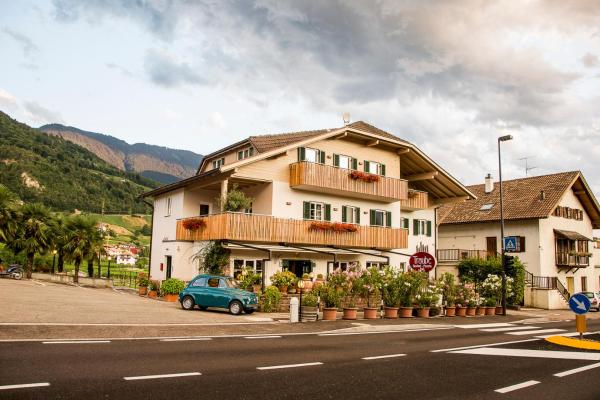 Nella foto è visibile l'oggetto B&B Pizzeria Zur Traube situato nella città di Montagna.