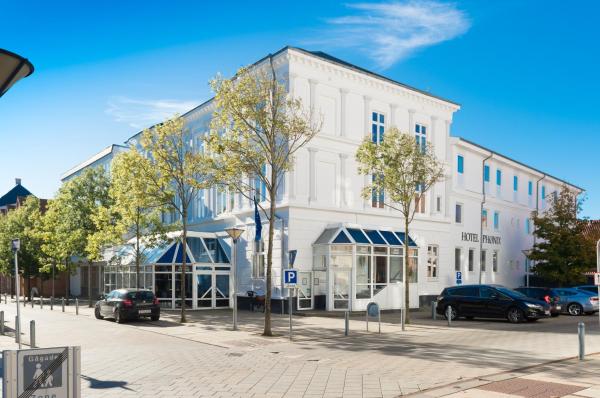 写真にはイェリング市にあるHotel Phønix Hjørringが写っています。