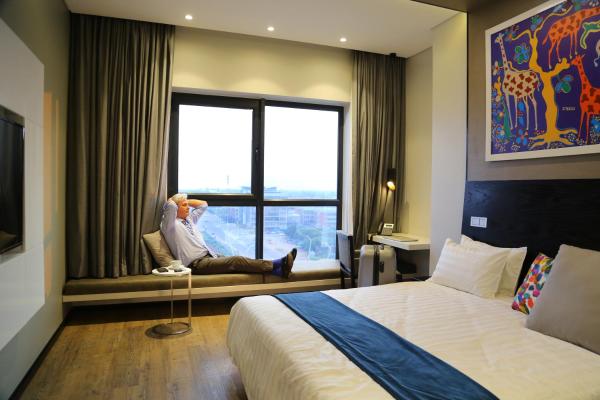 Pokoj Standard s manželskou postelí Queen — 37 m² - Room50Two