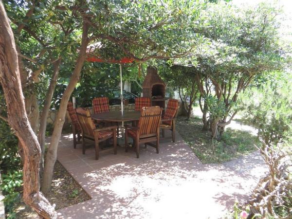 På billedet ses objektet Apartments & Rooms Nikica beliggende i byen Baška.