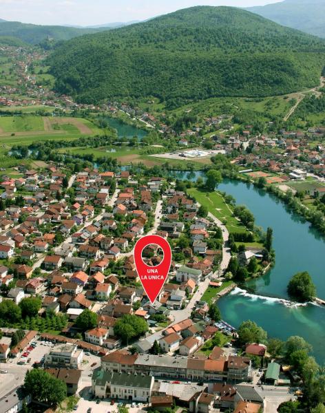 A la foto es mostra l'objecte Una La Unica situat a la ciutat de Bihac.