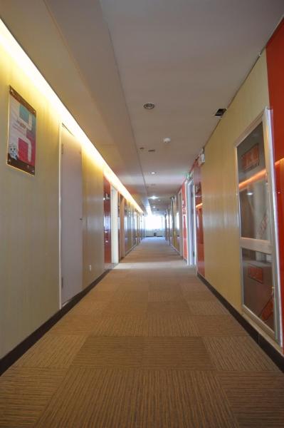På billedet ses objektet Thank Inn Chain Hotel Shandong Qingdao Junfeng Road beliggende i byen Laoshan.