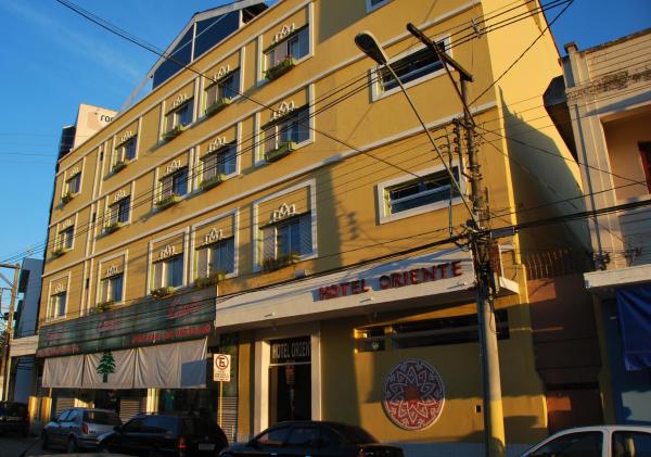 На фото показан объект Hotel Oriente, расположенный в городе Piranguinho.