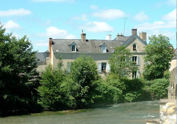 A la foto es mostra l'objecte Chambres d'hôtes Le Pont Romain situat a la ciutat de Lombron.