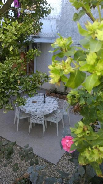 På billedet ses objektet Apartman Restović beliggende i byen Bol.