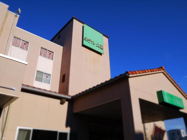 Na zdjęciu widoczny jest obiekt Hotel Kuki położony w mieście Satte.