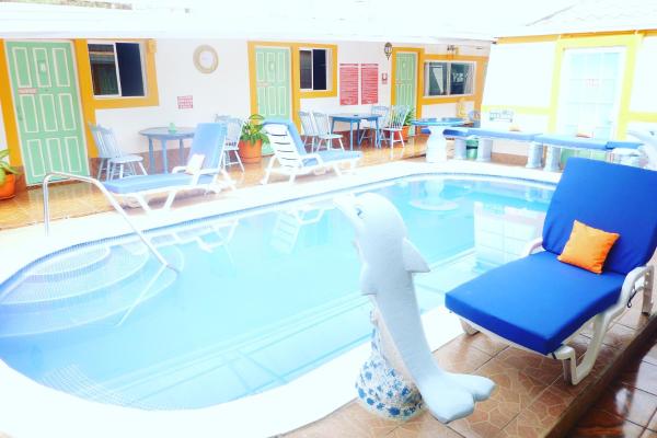 На фото показан объект Hotel Ivania´s, расположенный в городе Ниндири.