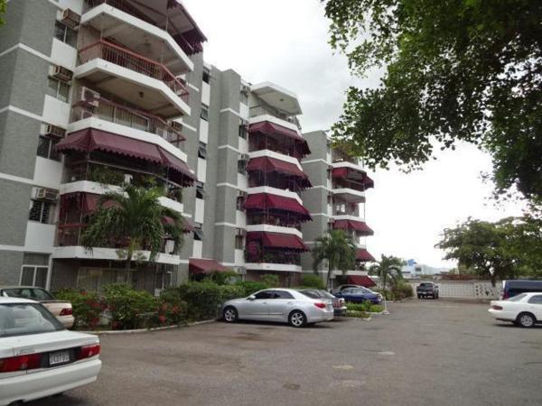 Worthington Towers Apartment, Кингстон