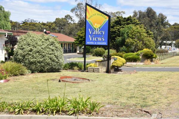 The photo shows the Mount Barker Valley Views Motel & Chalets, Western Australia located in the city of Kendenup.